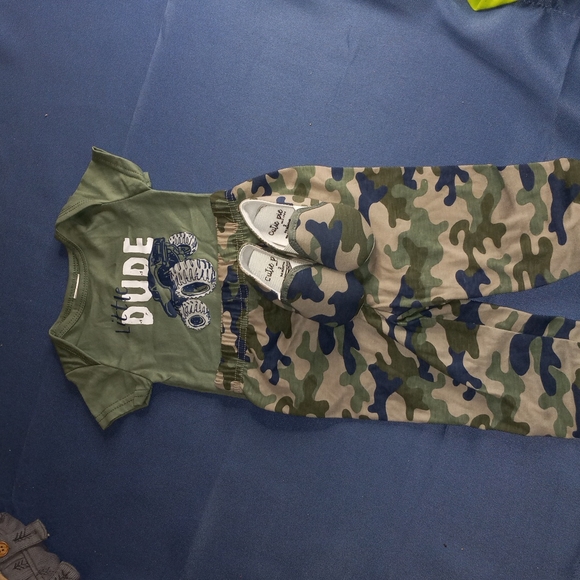 Outfit - Picture 1 of 1
